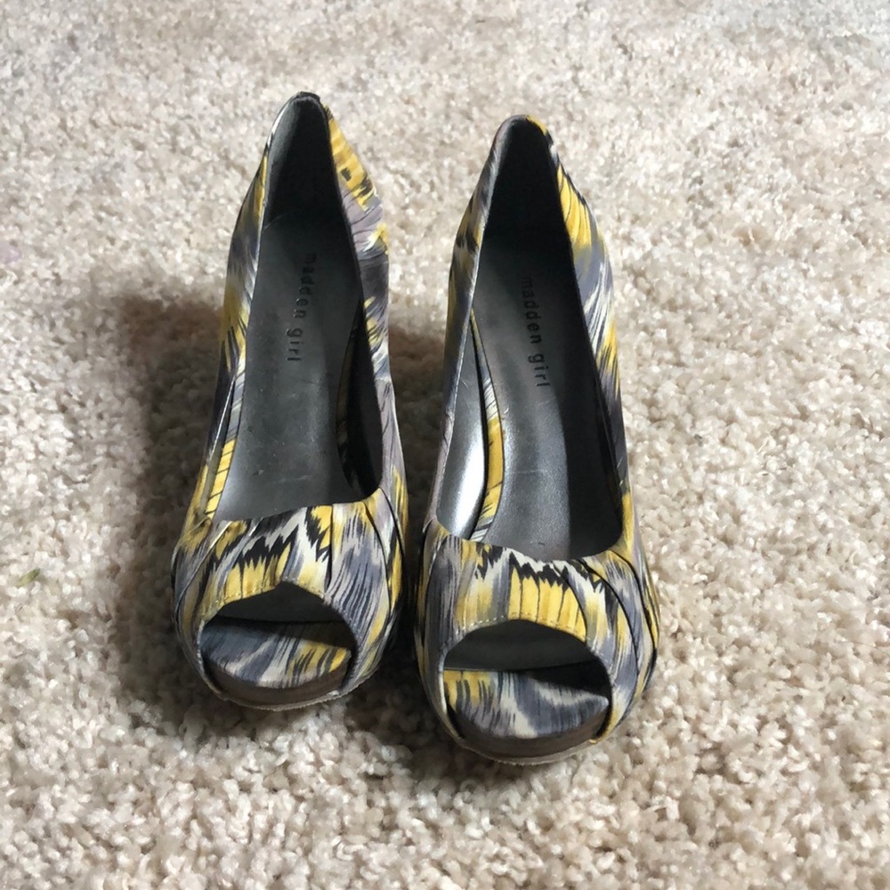 Grey and yellow high heels